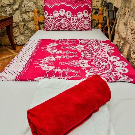 Tomas Apartman *