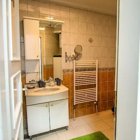 Tomas Apartman *